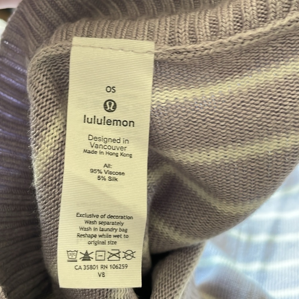 Lululemon Forward Flow Poncho
Iced Iris / Antique White One Size - Picture 7 of 7